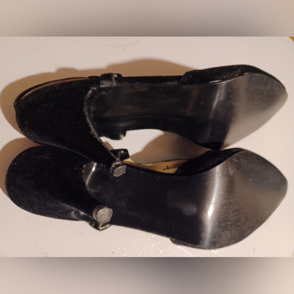 Shoes - Picture 4 of 7